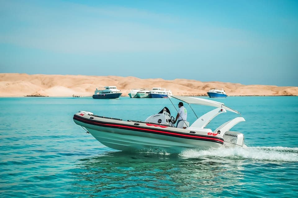 Hurghada Speedboat Tour: Orange Bay & Oziera Island + Fruits