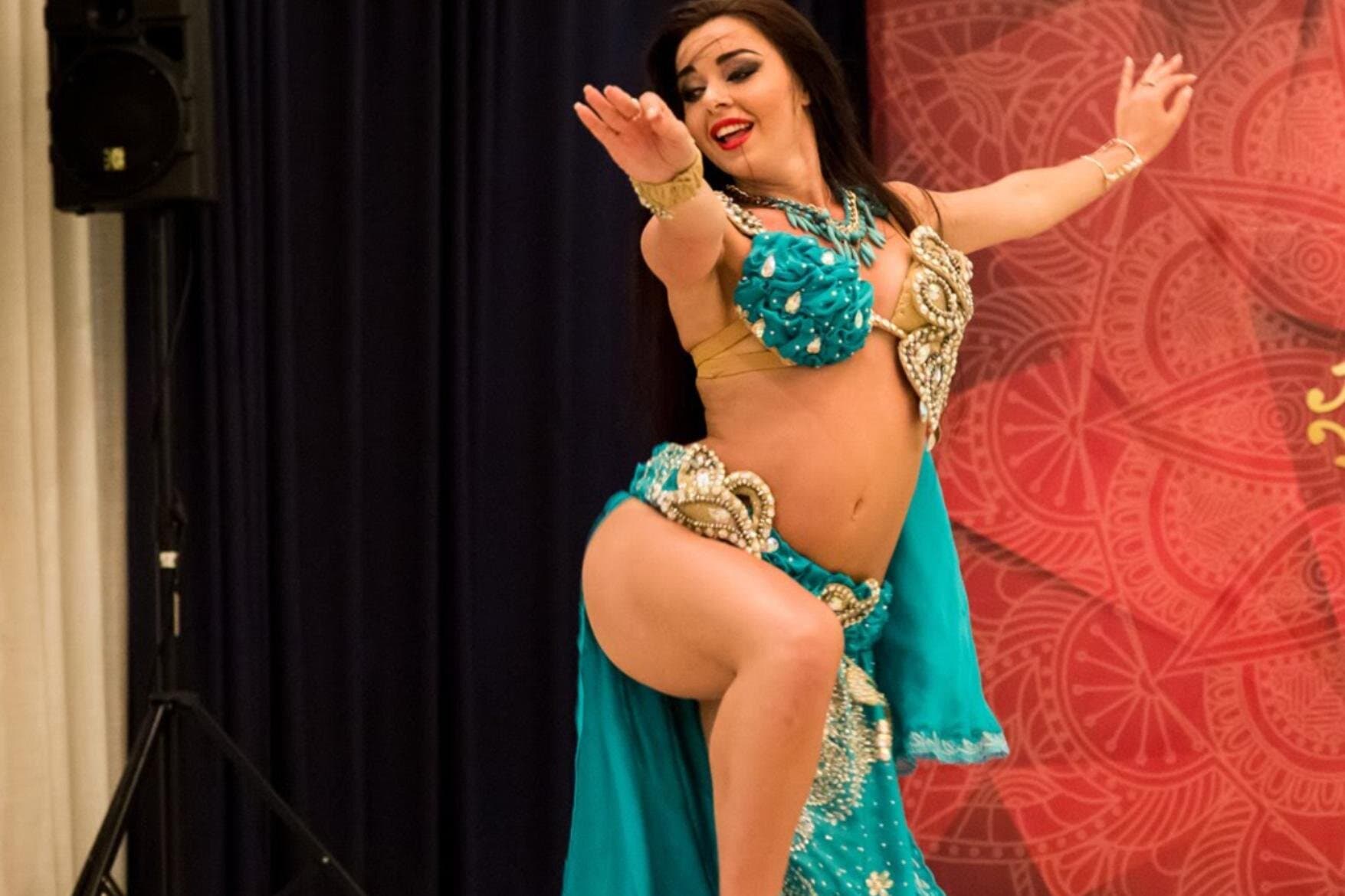 Private Cairo Dinner Cruise With Belly Dancer Show