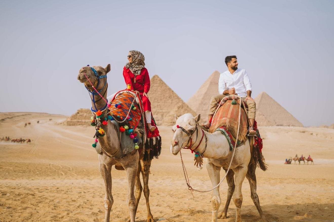 Private Tour Giza Pyramids with Shopping and Dinner Nile Cruise