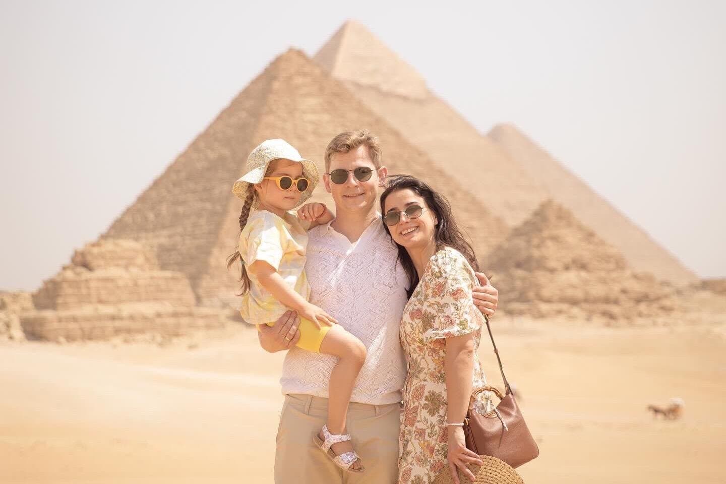 Giza Pyramids, Sphinx & Cairo Private day Tour Included Lunch