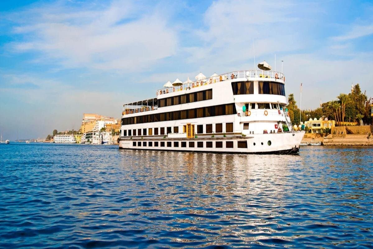 4 Days Nile Cruise from Aswan to Luxor with Abu Simbel & Balloon