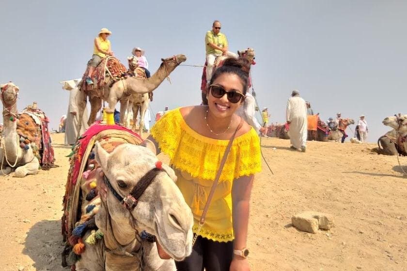 Private Tour to Pyramids of Giza Plateau in 4 Hours with Lunch and Camel ride