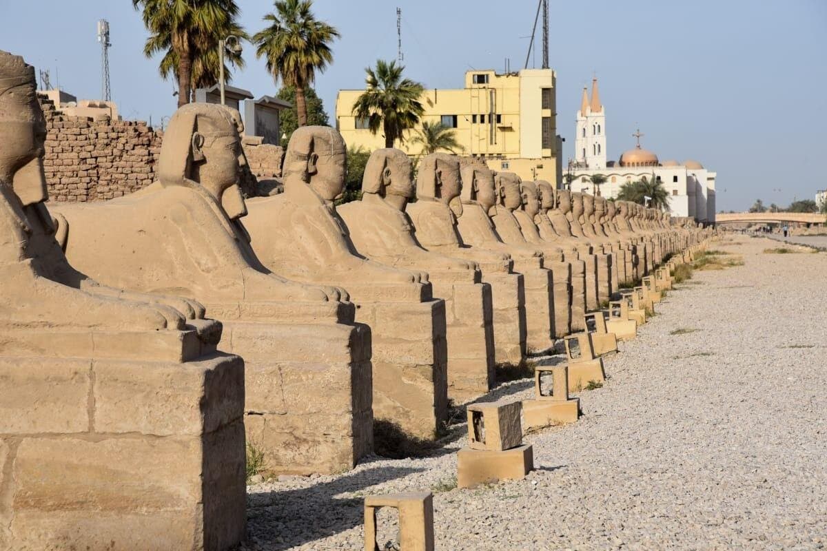 Hurghada to Luxor : Valley of the Kings Tour with Small Group