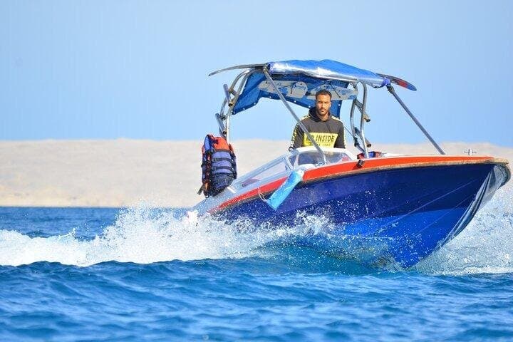 Private Speedboat to Dolphin House with Parasailing – Hurghada