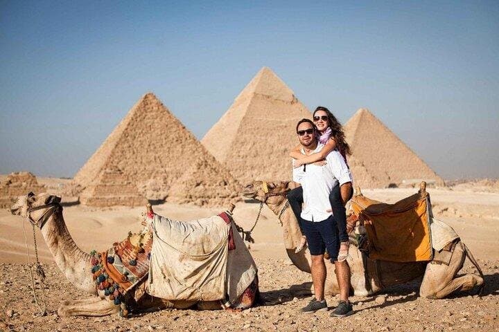 Cairo Day Trip from Hurghada: Pyramids, Egyptian Museum & Lunch
