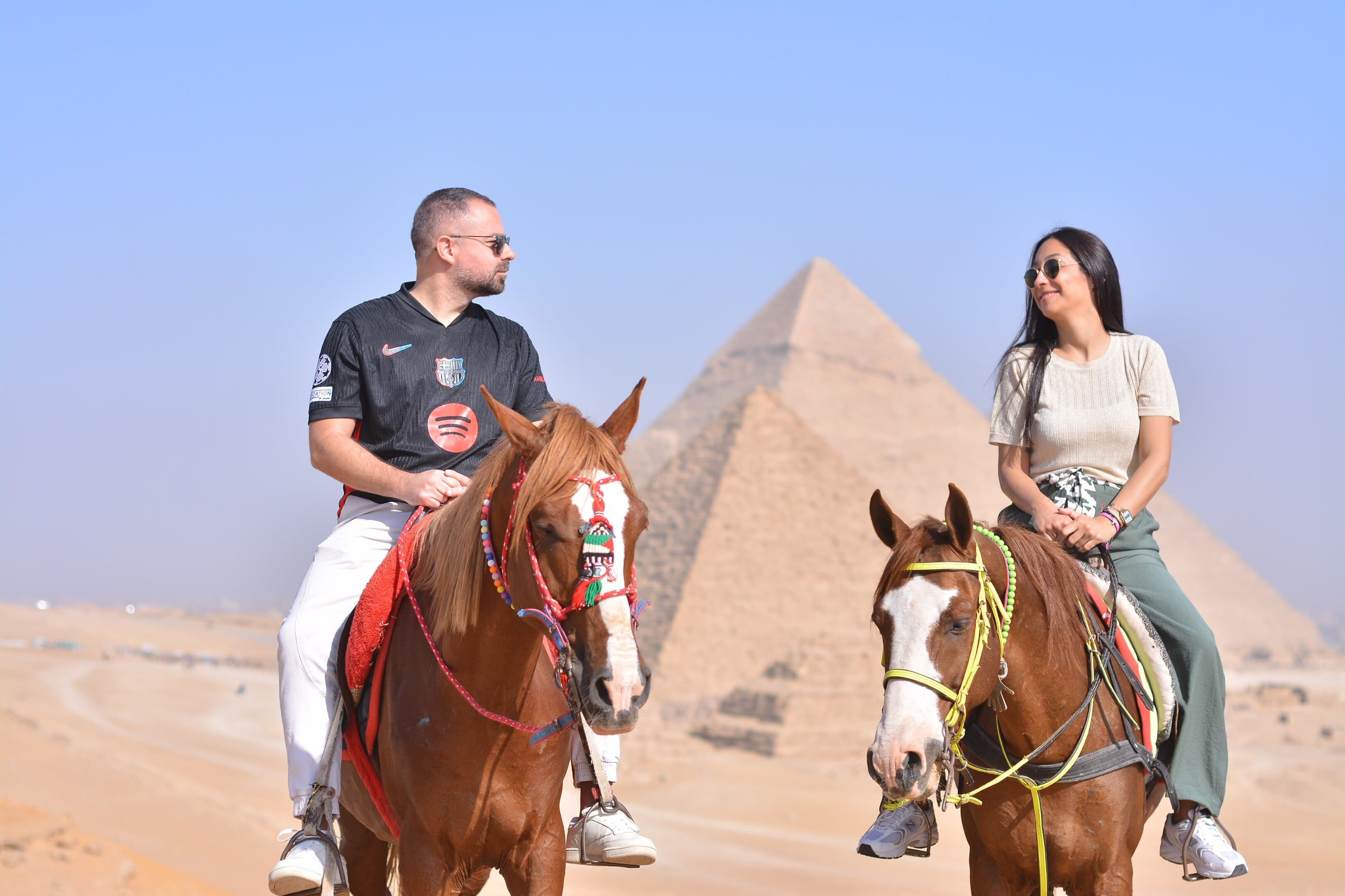 Cheap Day to Giza Pyramids Sphinx with pro photographer & felucca