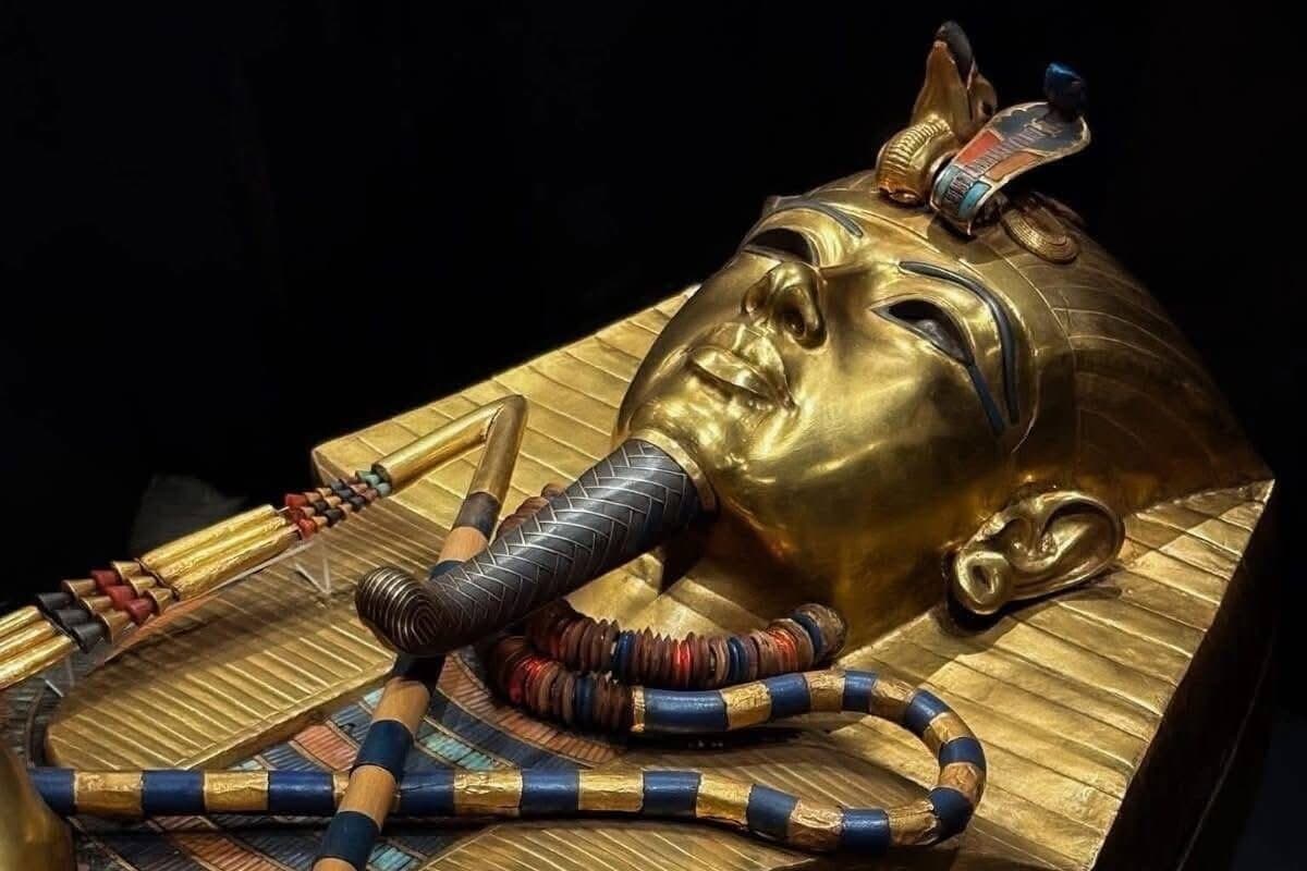 Private Pyramids, Sphinx and Grand Egyptian Museum Tour