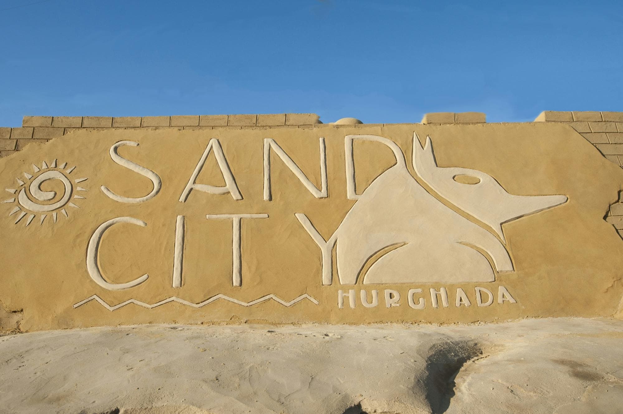 Hurghada Sand City and old town tour with dinner at New Marina