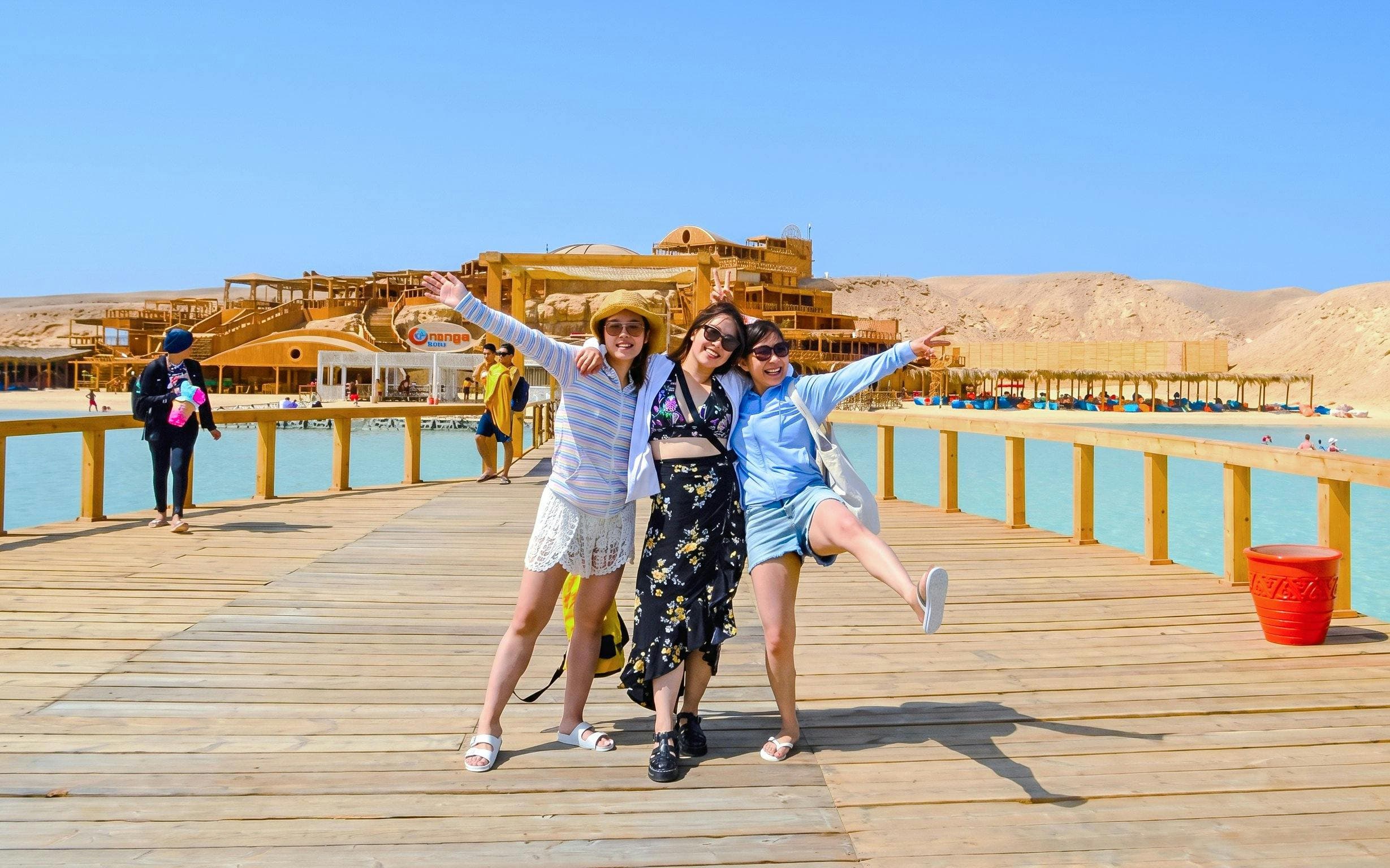 High-Speed Sea Taxi Tour to Orange Bay or Magawish with Round-Trip Hotel Transfers