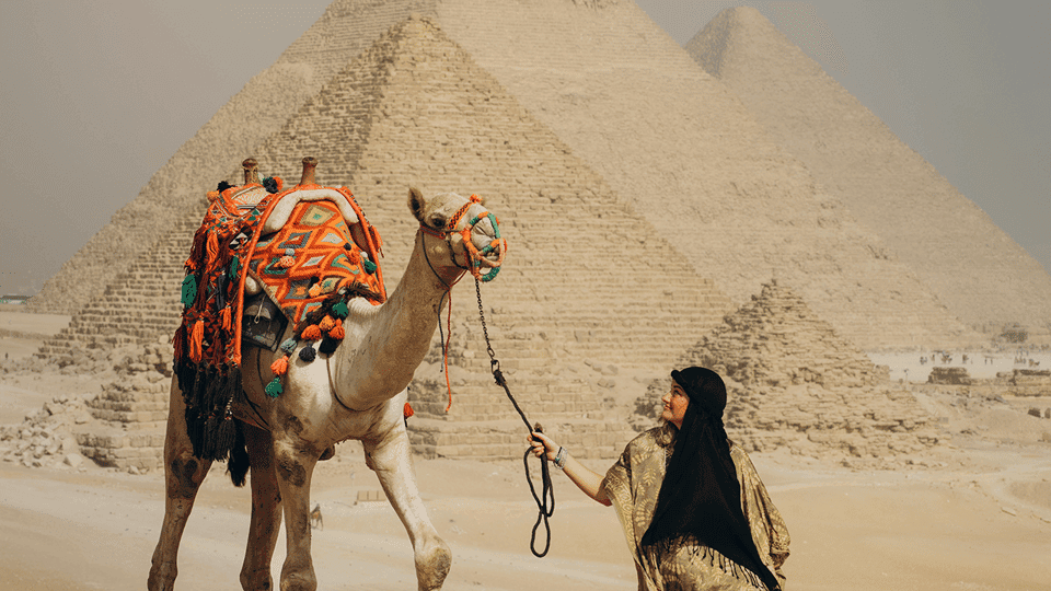Cairo: Giza Pyramids Camel Ride and Egyptian Museum Tour