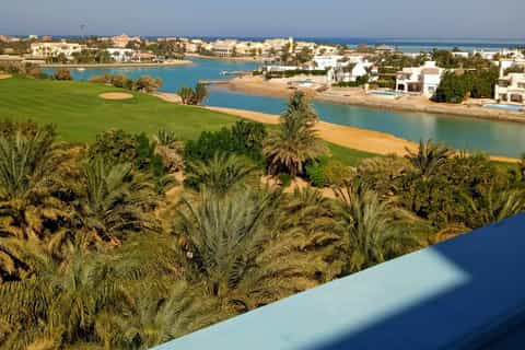 Hurghada: El Gouna city Tour with Boat & Tuk-Tuk in private