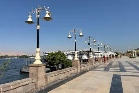 Luxor: Historic Corniche Walking Experience with Refreshment