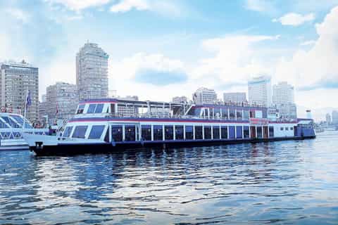 Cairo: Opal Nile Romantic Dinner Cruise & Live Entertainment