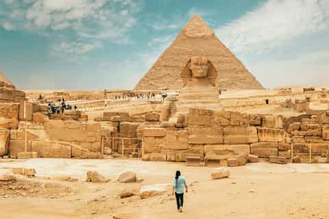 Cairo Airport Tour: Giza Pyramids, Museum & Khan El Khalili.