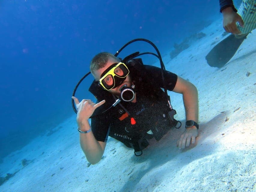 Hurghada: Scuba Diving cruise with lunch & pickup