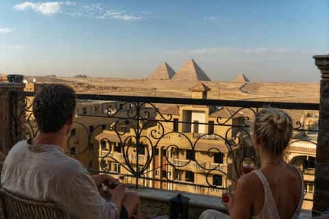 Hurghada: Cairo 2-Day Tour with Luxury Pyramids View Stay