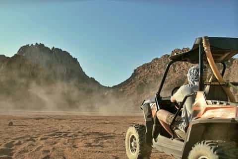 Hurghada: Desert Buggy Ride with Dinner and Show