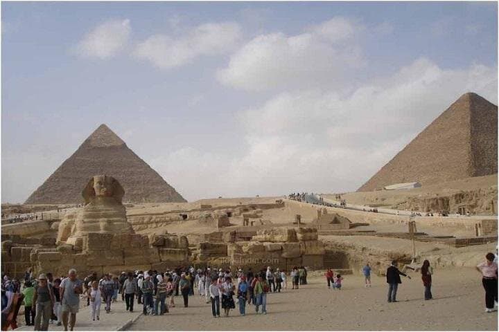 Giza Pyramids, Saqqara, Memphis and Dahshor tour with an Egyptian Lunch