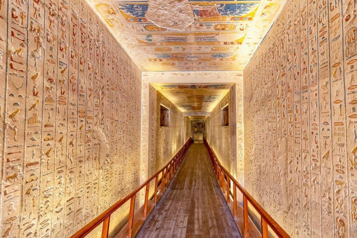 Tour to Tutankhamun Tomb in Kings valley, Hatshepsut Temple, Colossi of Memnon