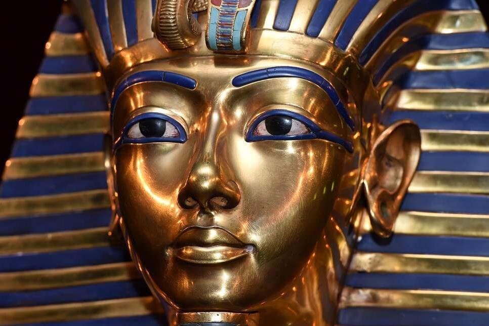 Layover tour to Giza pyramids, Sphinx & Bazaar including Lunch