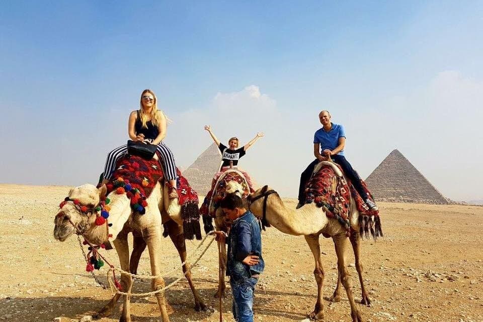 Top Rated Private Tour Giza pyramids ,Sakkara ,Dahshur & Lunch