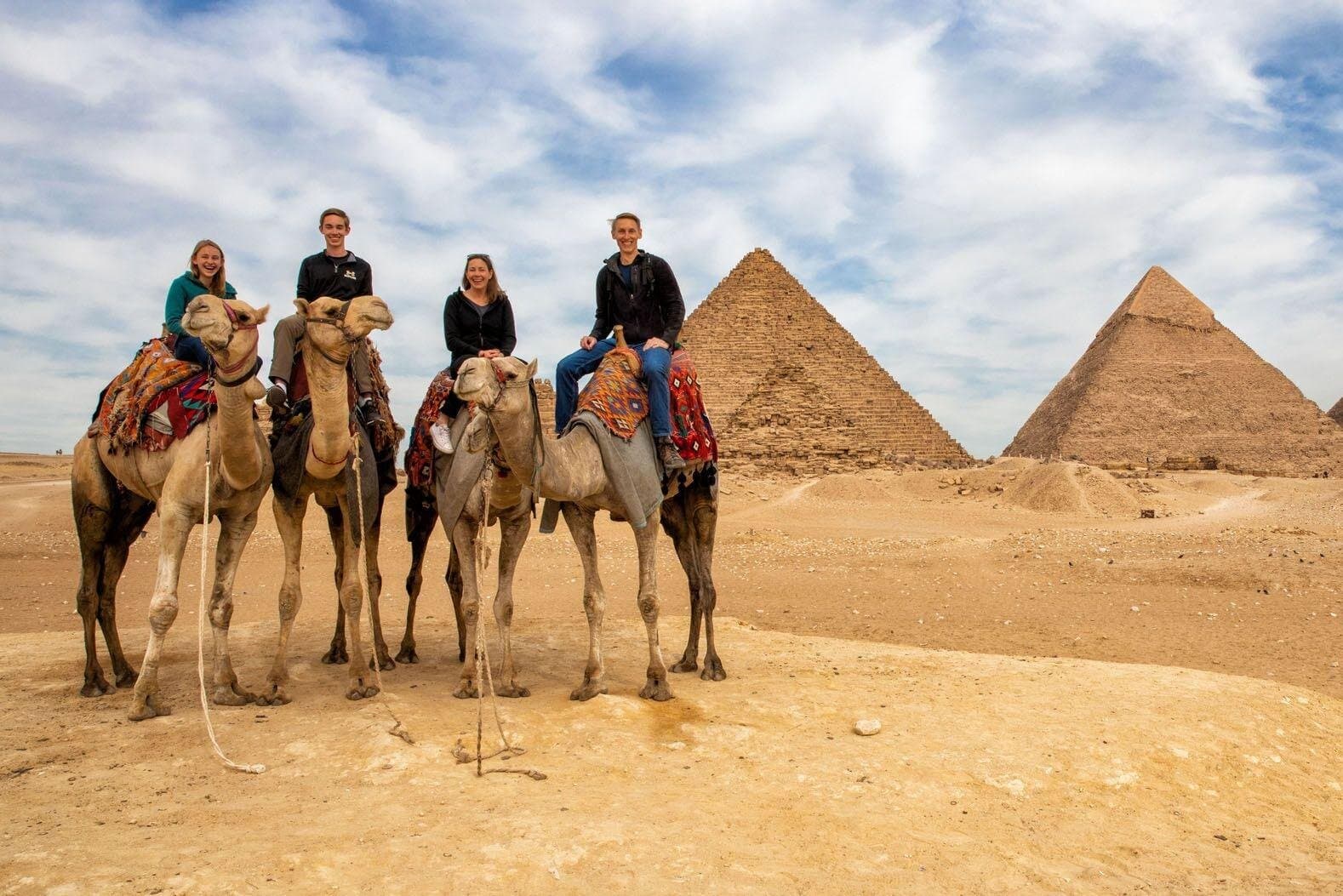 Private Full-Day Tour Giza Pyramids,Sphinx,Memphis, and Saqqara