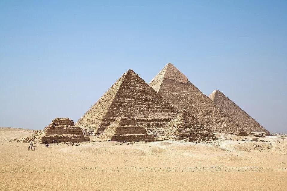 Private Tour to Pyramids of Giza ,Sakkara and Memphis with Lunch.