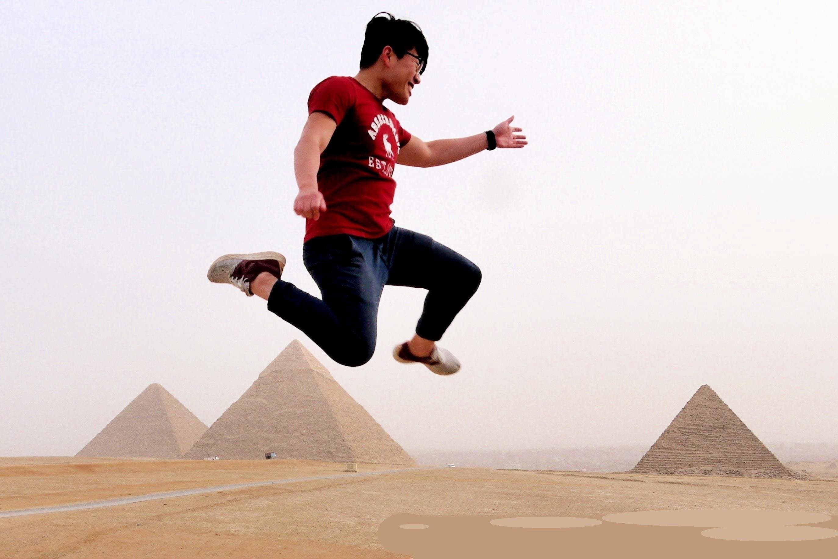 Sightseeing Day Tour to Pyramids, Old Egyptian museum and Bazaar