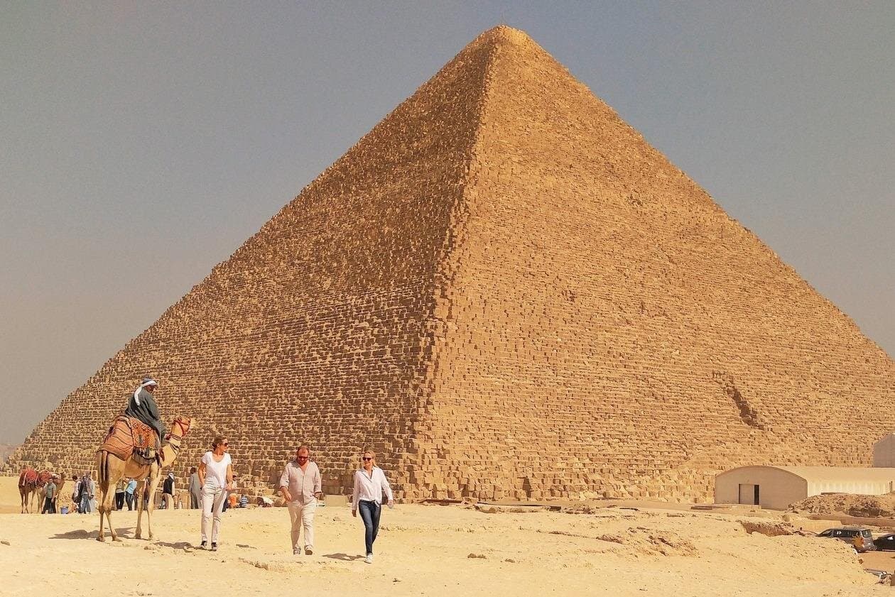 Day Tour Giza Pyramids, Sphinx, Camel,and Lunch in CairoPrivate
