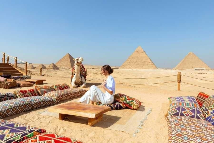 Half Day Tour To Giza Pyramids With Lunch At 9 Pyramids Lounge