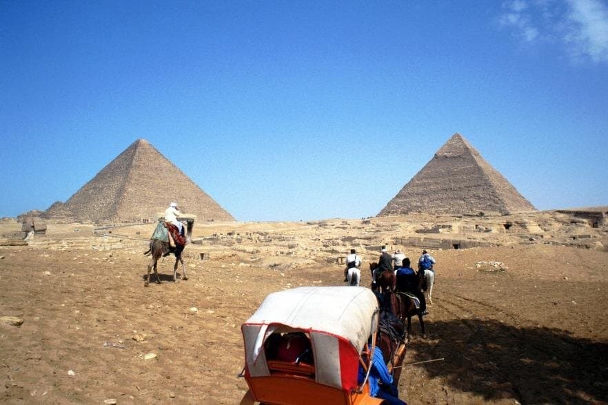 Giza Pyramids & Egyptian Museum Private Day Tour