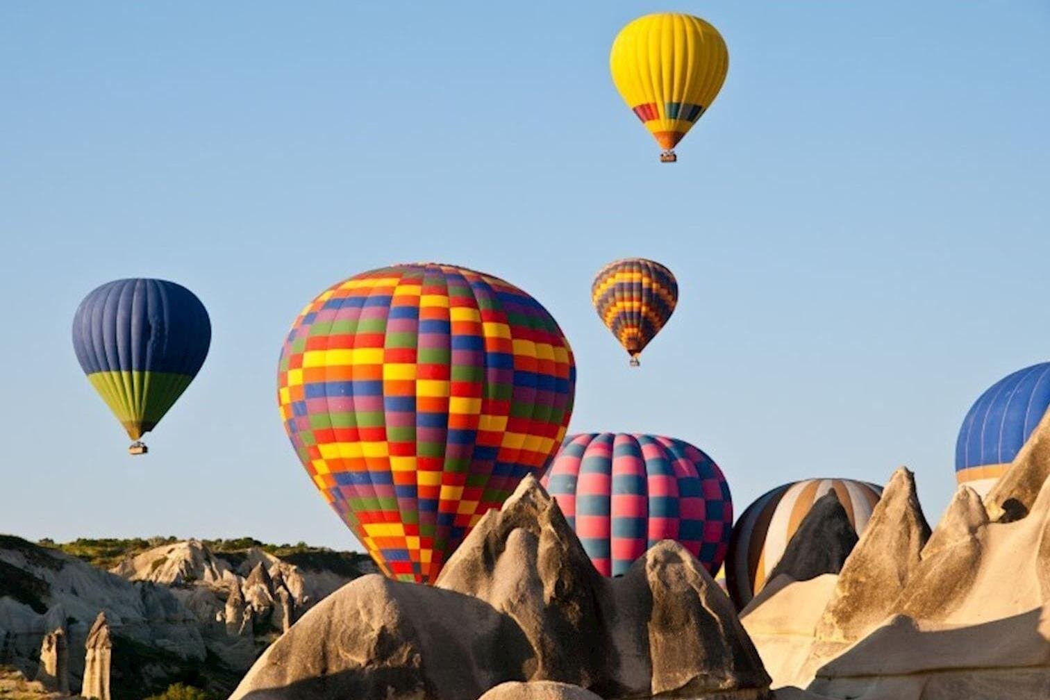 Luxor West Bank Tour with Sunrise Hot Air Balloon and Guide