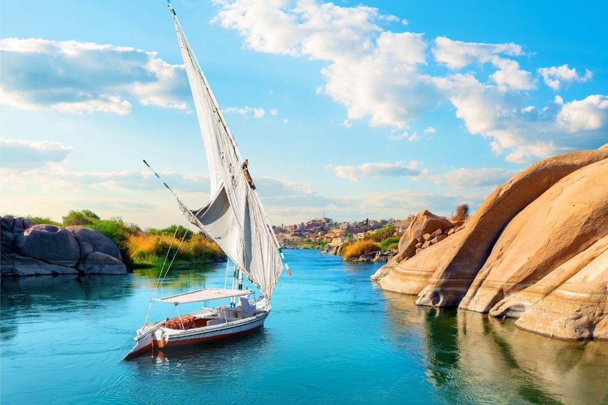 Private Transfer from Aswan City To El Gouna