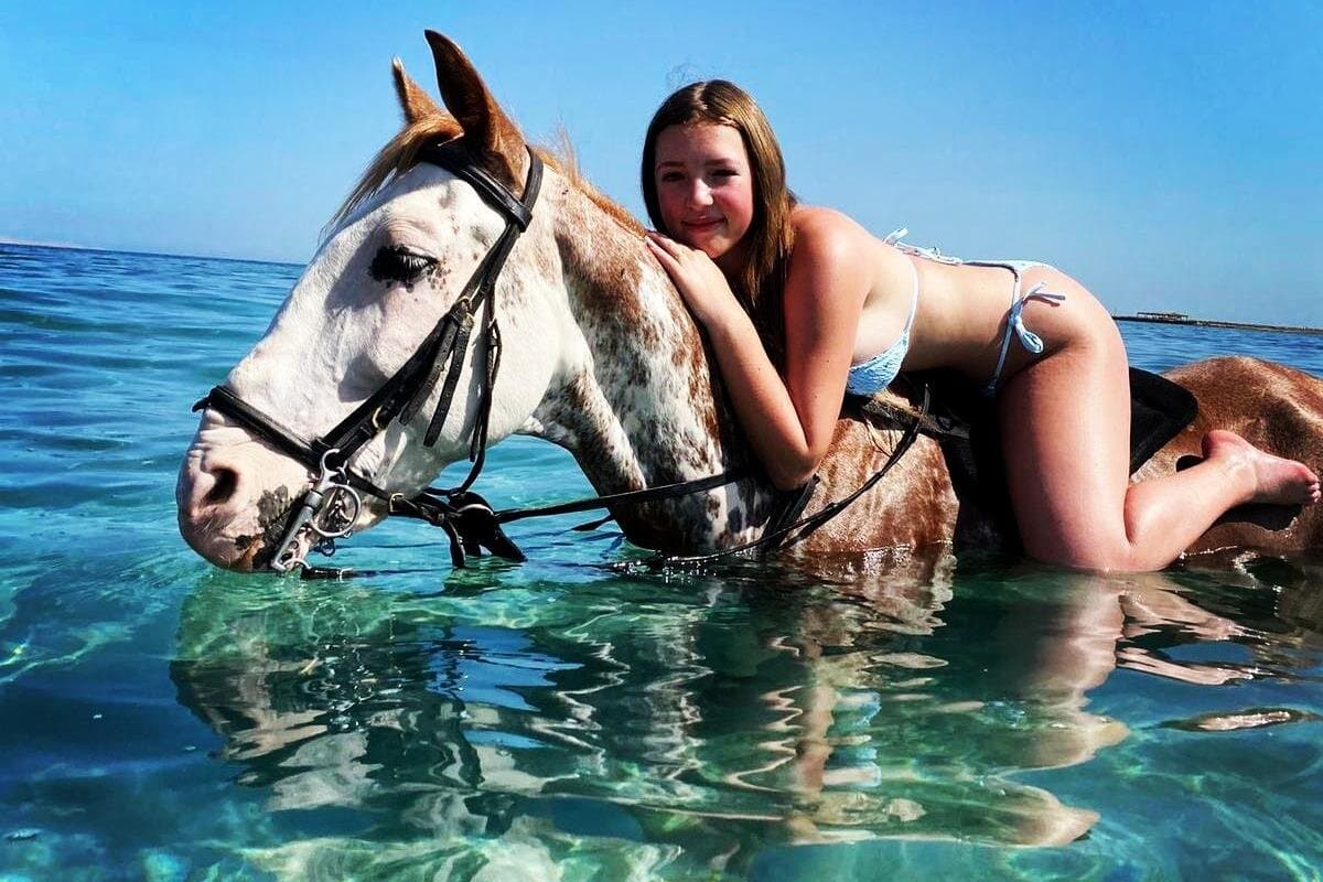 3-Hours Horse Riding and Swimming in Red Sea on the Beach and Dessert Hurghada