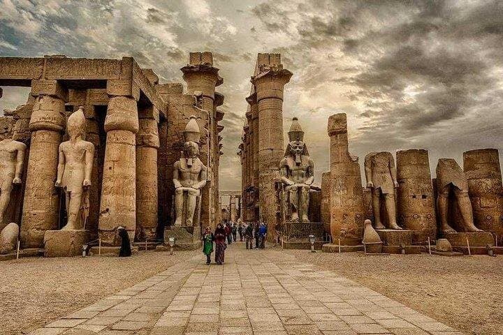Best Luxor Day Tour visit East and West Nile Banks