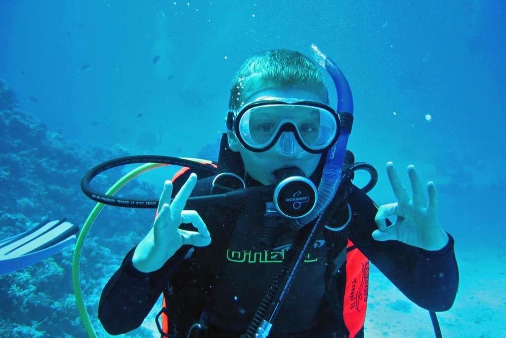 From Luxor: Snorkeling Day Tour at Utopia Island in Safaga