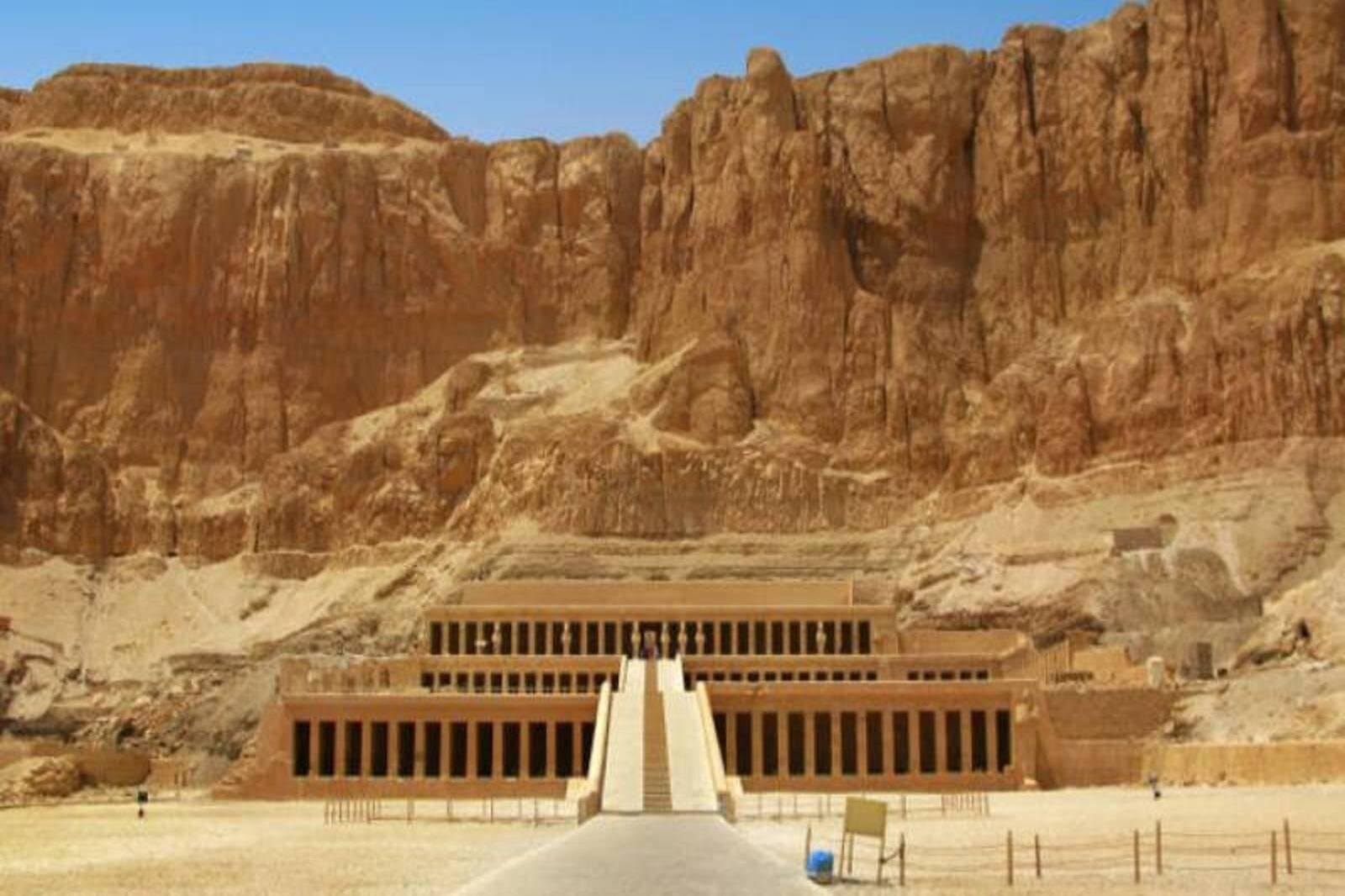 Luxor Private Full-Day Tour: Discover the East and West Banks of the Nile