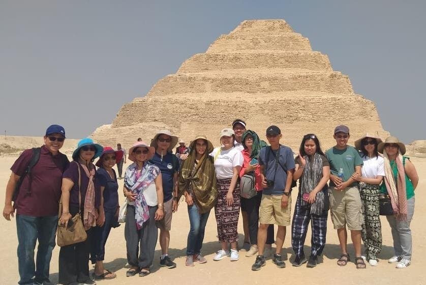 5 sites: Giza Pyramids, Sphinx, Saqqara, Dahshur, Memphis in private tour