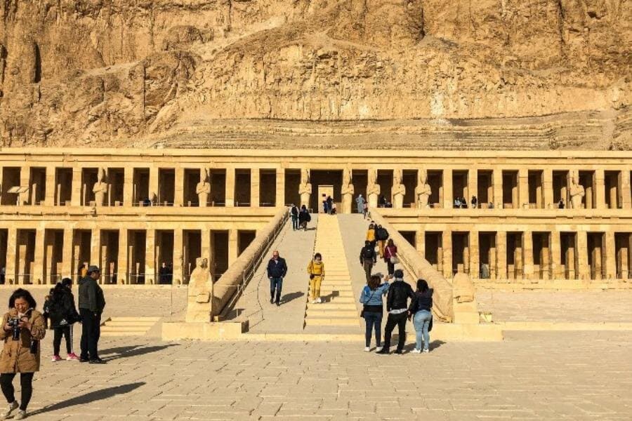 Luxor Valley of the kings, Temple Hatshepsut, colossi of Memnon