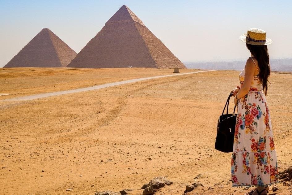 Tour from Hurghada to Cairo by Private Car