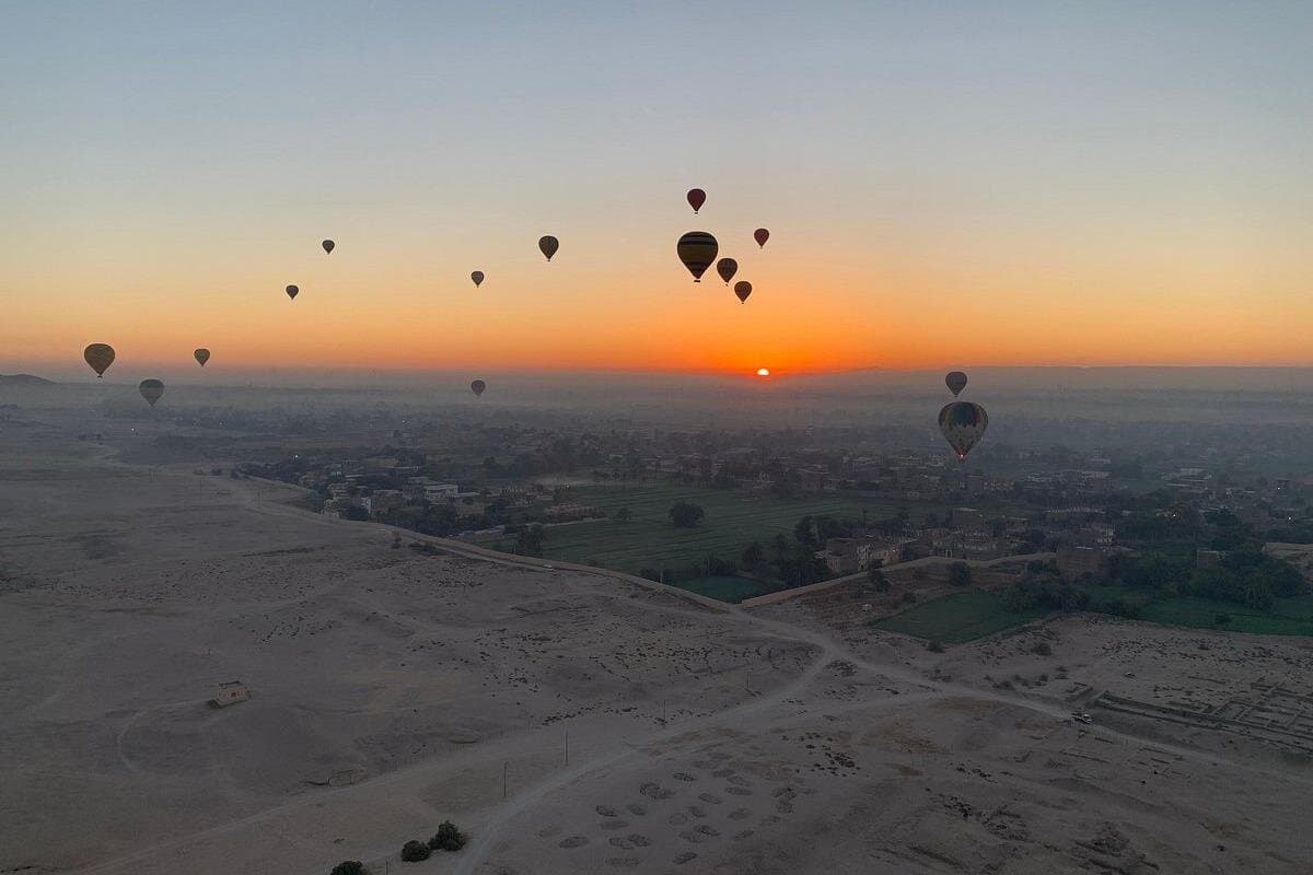 2 Hours Sunrise Hot Air Balloon in Luxor
