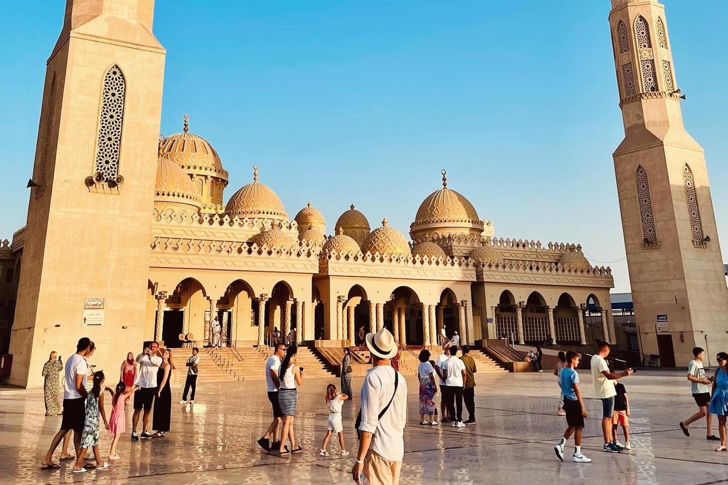 Discover Hurghada: Guided City Tour with Shopping Experience