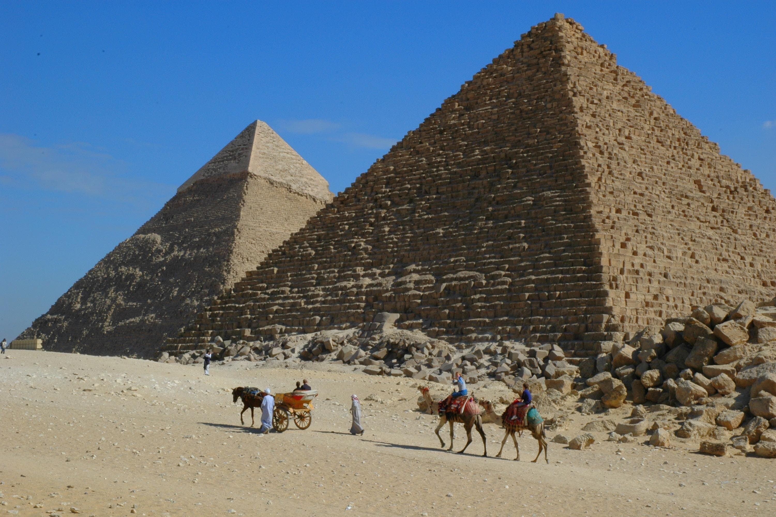 Private Day Tour to The Egyptian Museum & Giza Pyramids