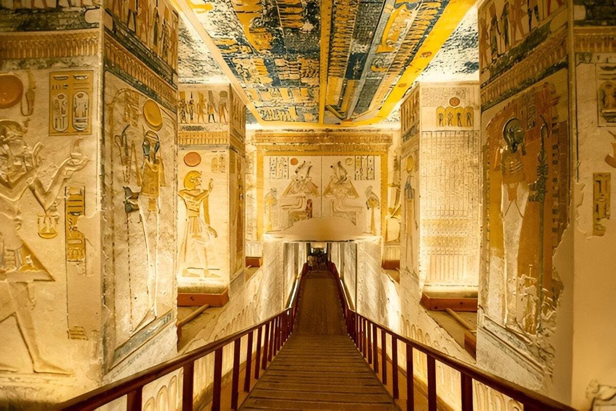 Full-Day Private Luxor Tour from Cairo By Flight by Plane & Lunch