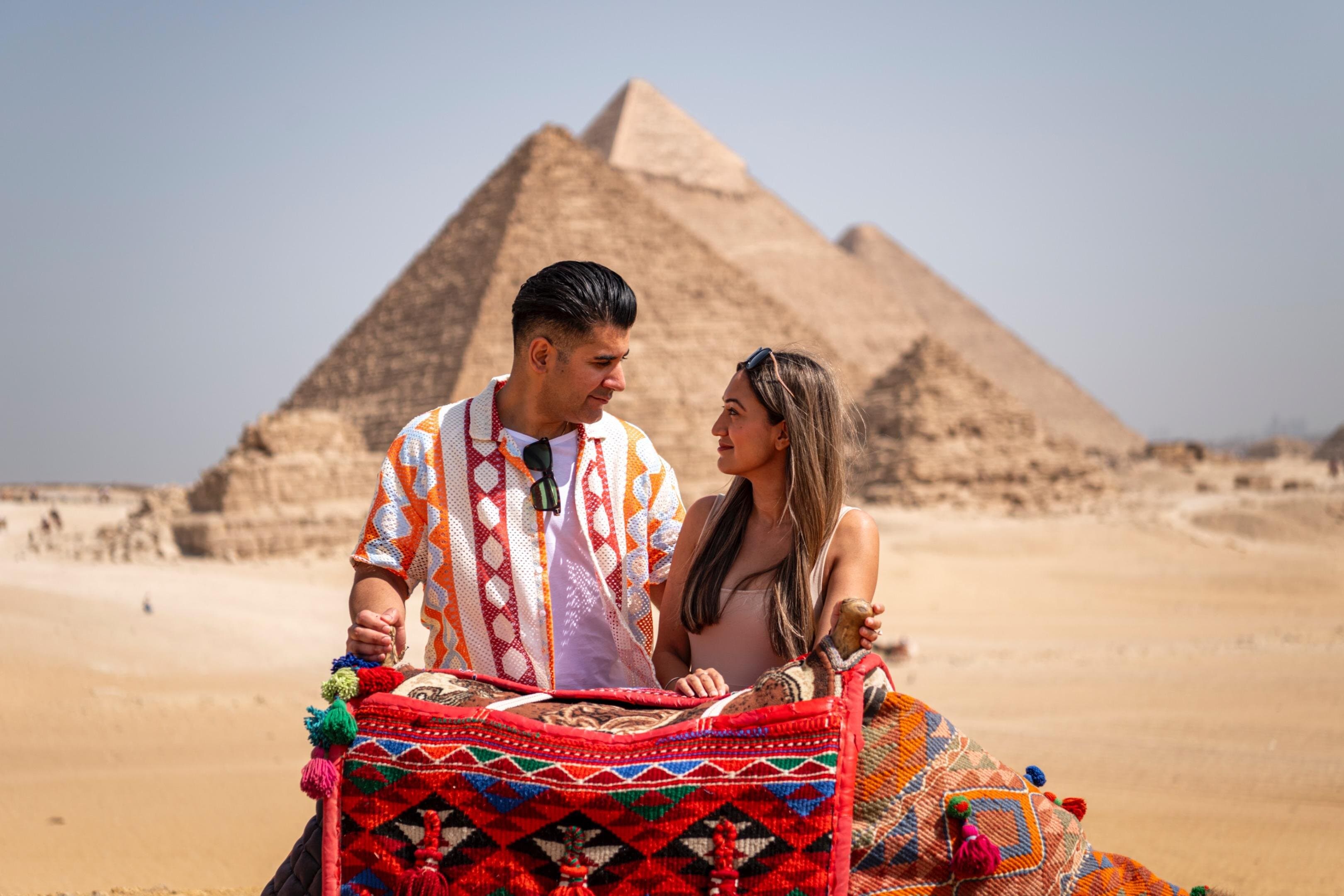 Giza Pyramids Tour with Romantic Dinner on a Luxury Private Boat