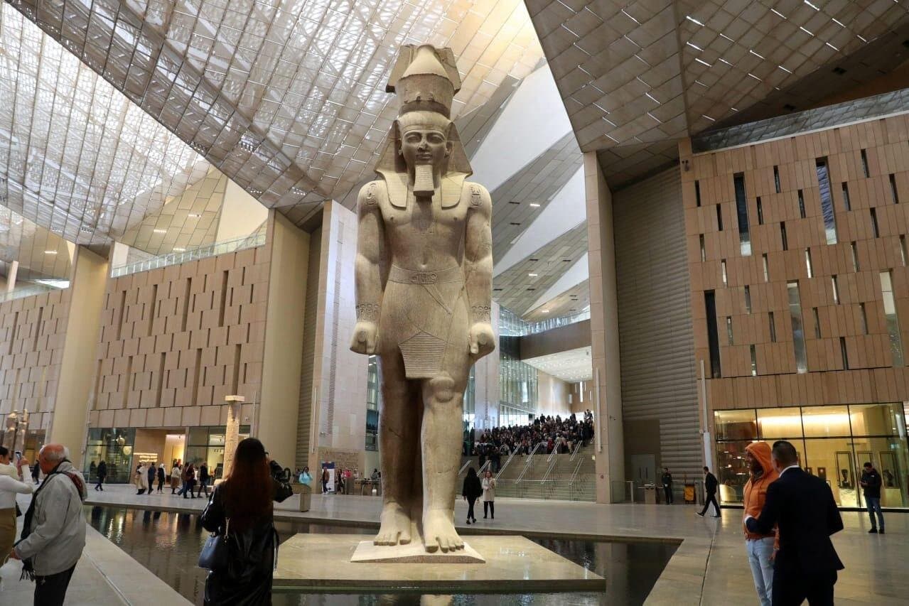Cairo and Giza Full Day Guided Tour with Lunch at Pyramids & GEM