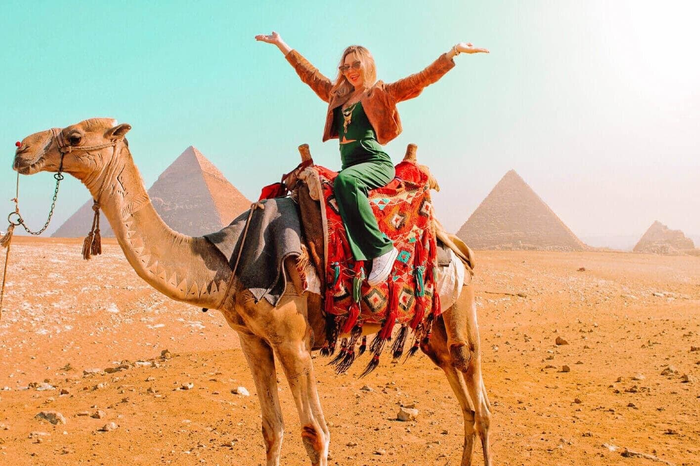 VIP Tour to Giza Pyramids, Gem Museum and Khan with Lunch
