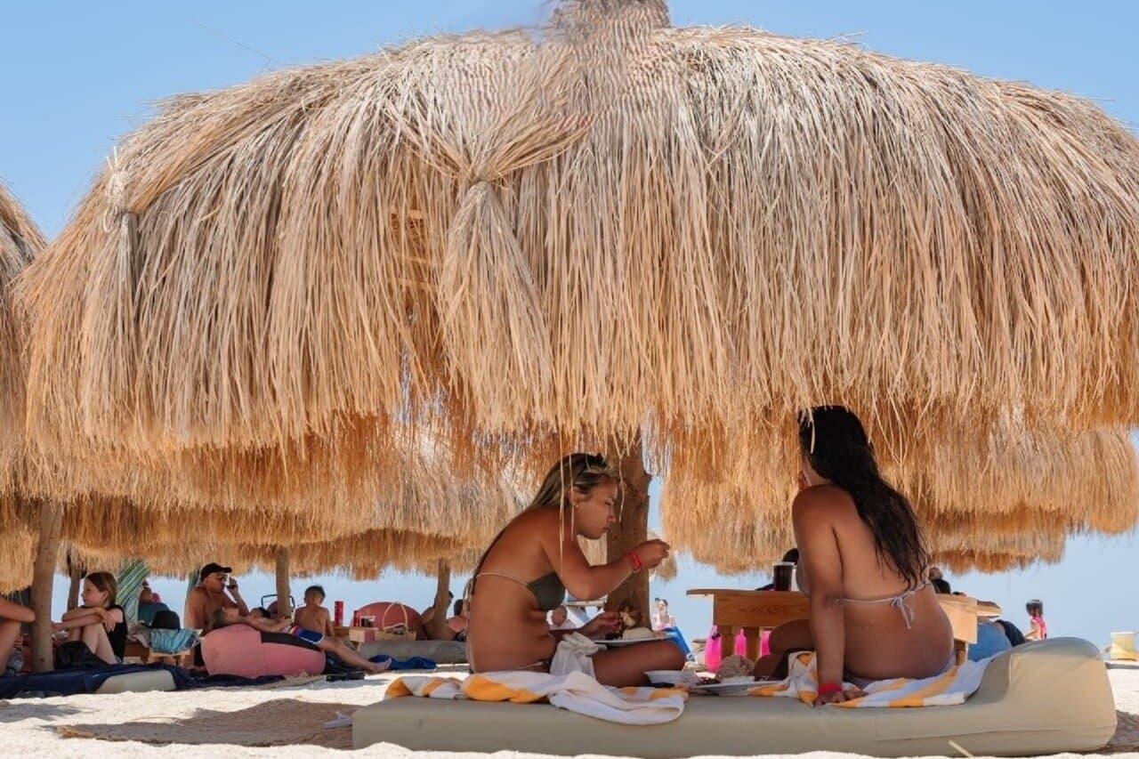 Hula Hula Island Snorkeling Sea Trip & Transfer : Hurghada