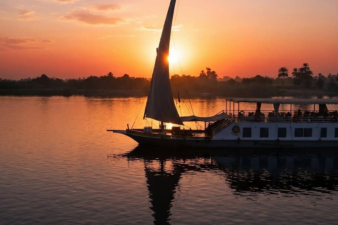 4 Day Dahabiya Nile Cruise from Aswan to Luxor with Guided Tours