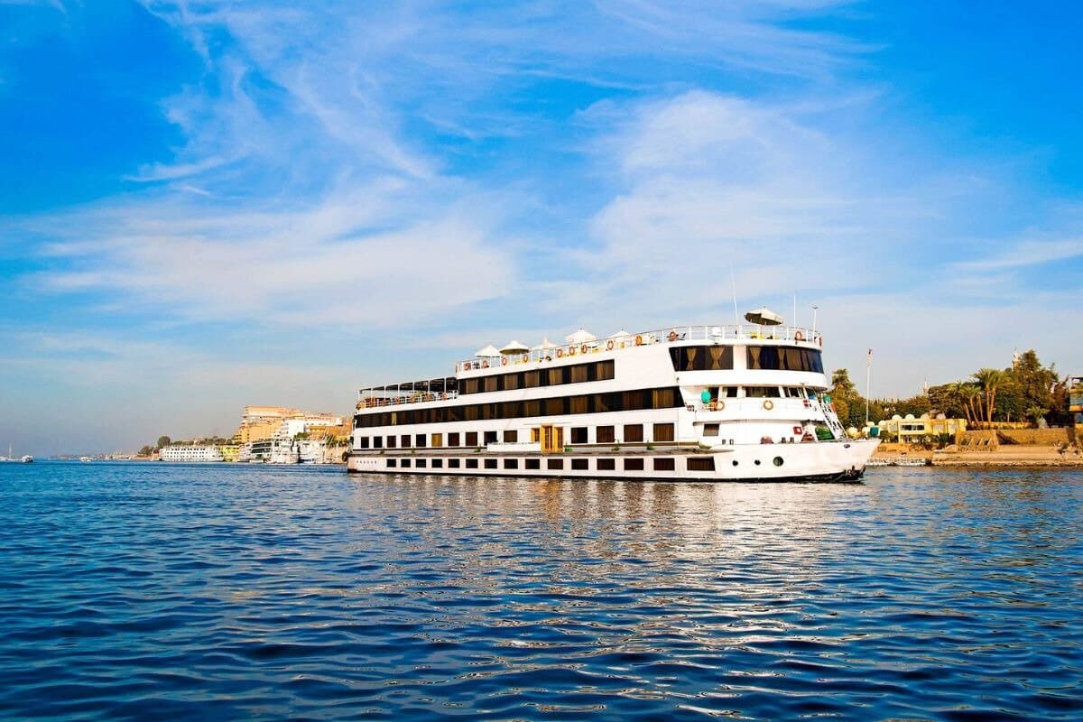 Amazing 5-Days Nile Cruise from Luxor To Aswan with Sightseeing and Abu simbel